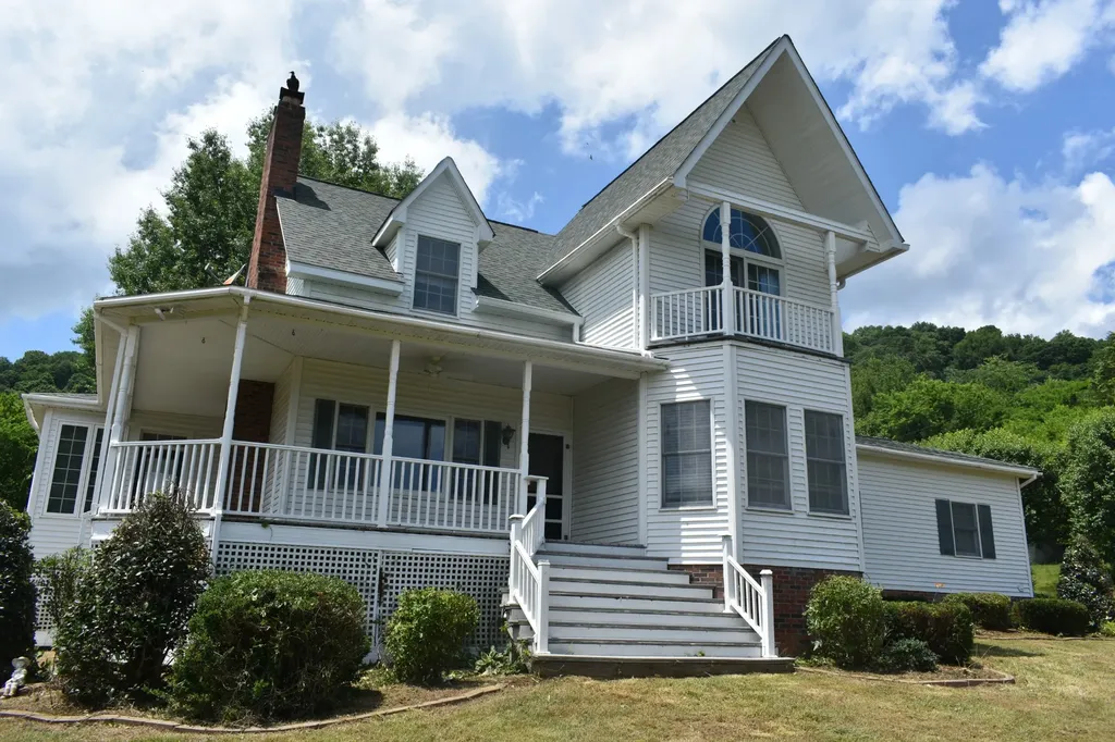 103 Nixon Hollow Ln, N Pleasant Shade TN 37145