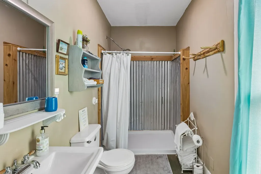 101 Webb Road, E Bell Buckle TN 37020
