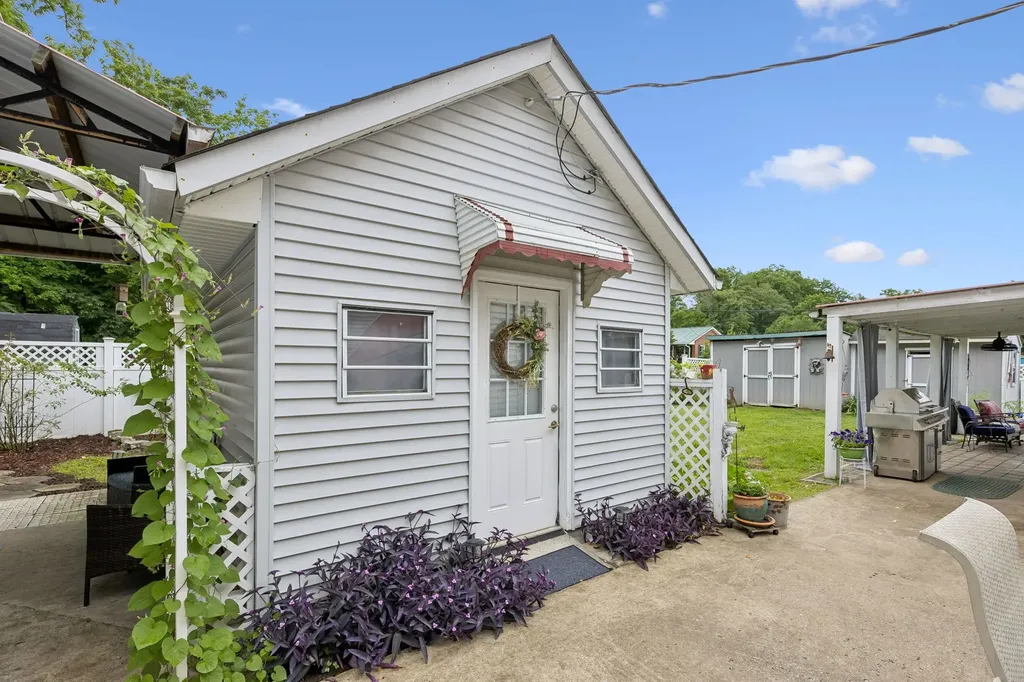 101 Webb Road, E Bell Buckle TN 37020