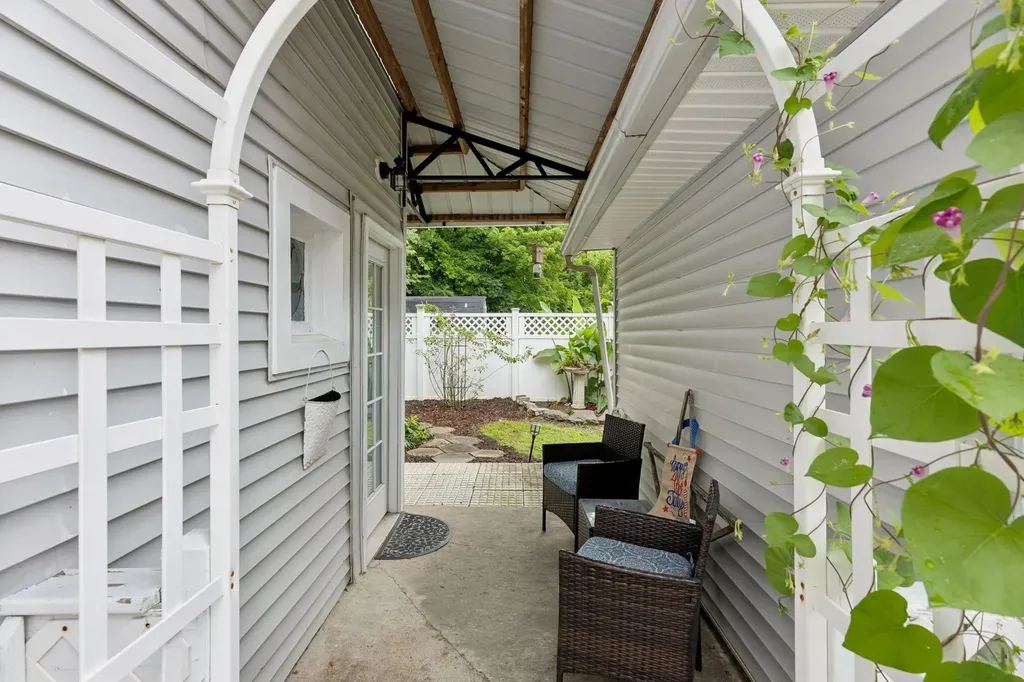 101 Webb Road, E Bell Buckle TN 37020