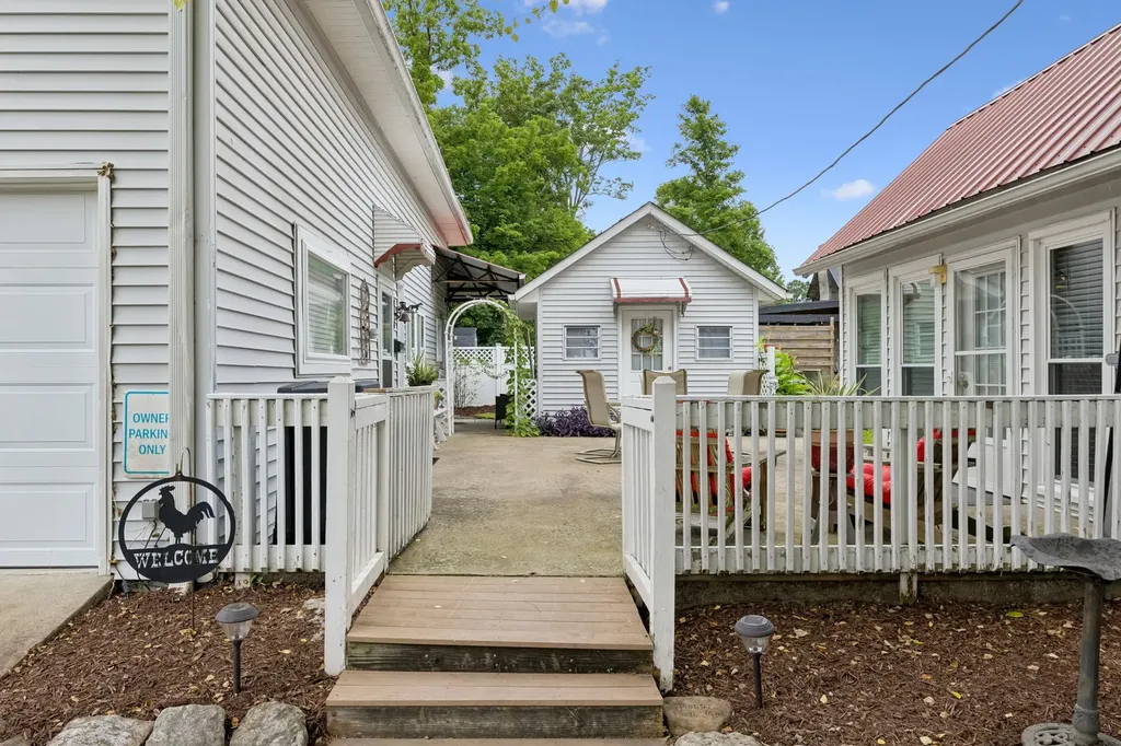 101 Webb Road, E Bell Buckle TN 37020
