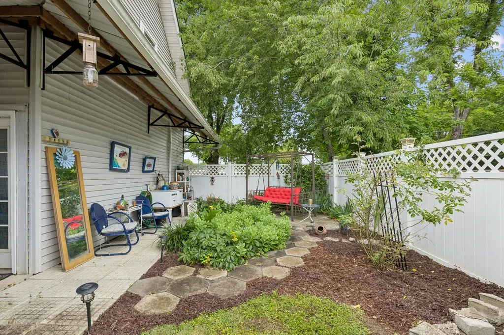 101 Webb Road, E Bell Buckle TN 37020