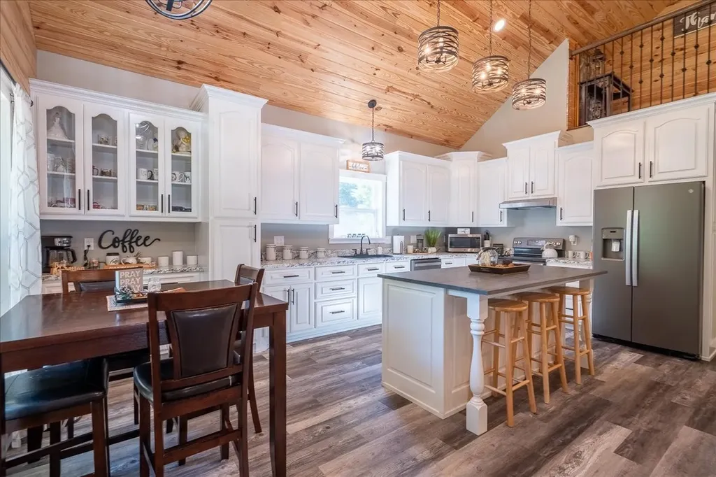 4239 Shady Oak Lane Iron City TN 38463