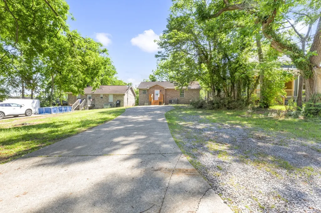 2111B 14th Ave, N Nashville TN 37208