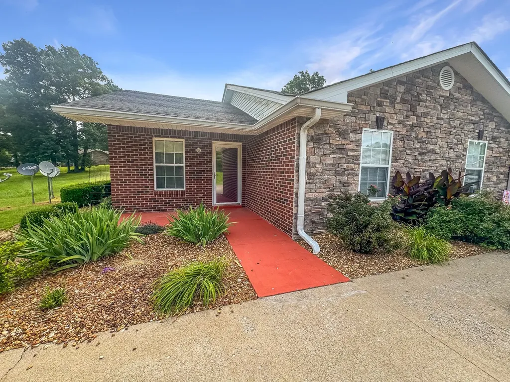 128 Colson Village Court Dover TN 37058