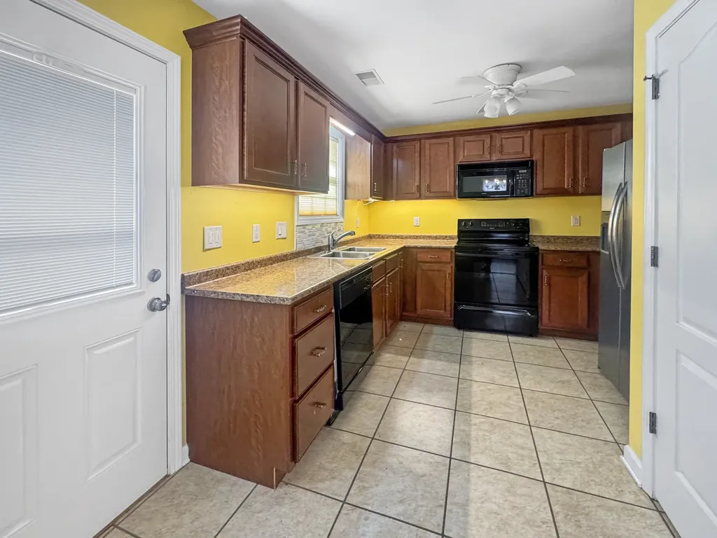 128 Colson Village Court Dover TN 37058