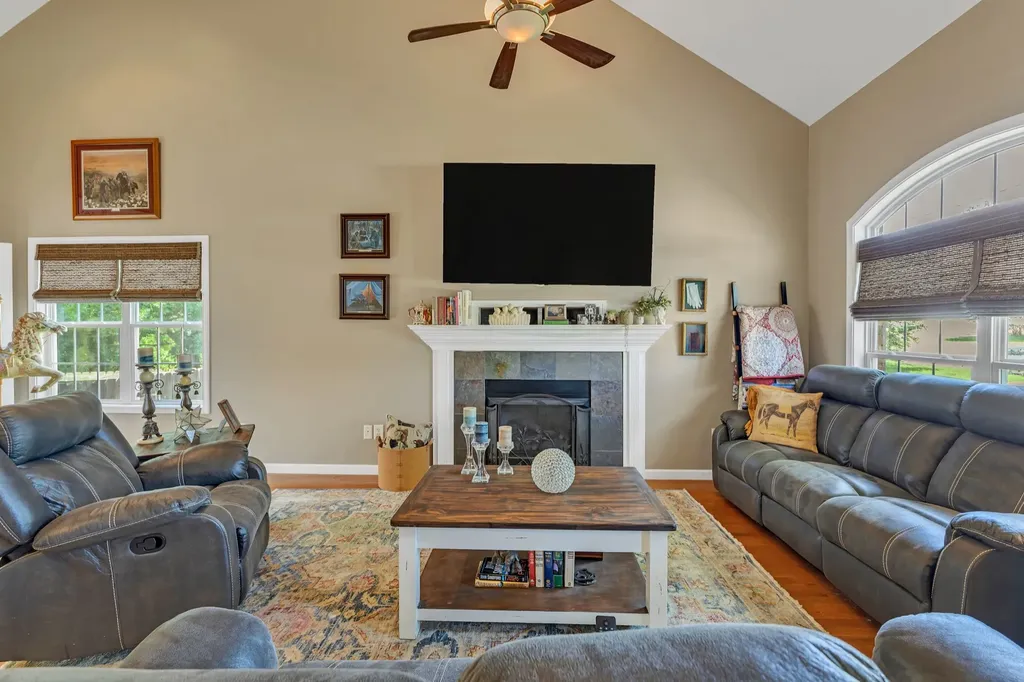 1978 Farmington Court Columbia TN 38401