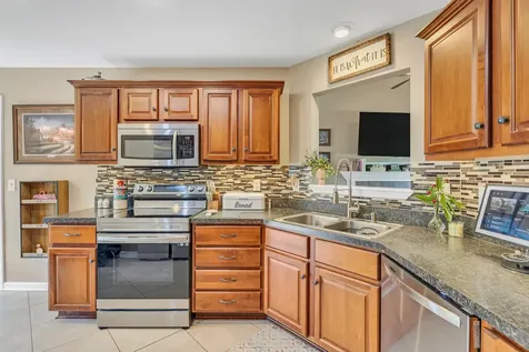 1978 Farmington Court Columbia TN 38401