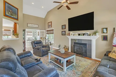 1978 Farmington Court Columbia TN 38401