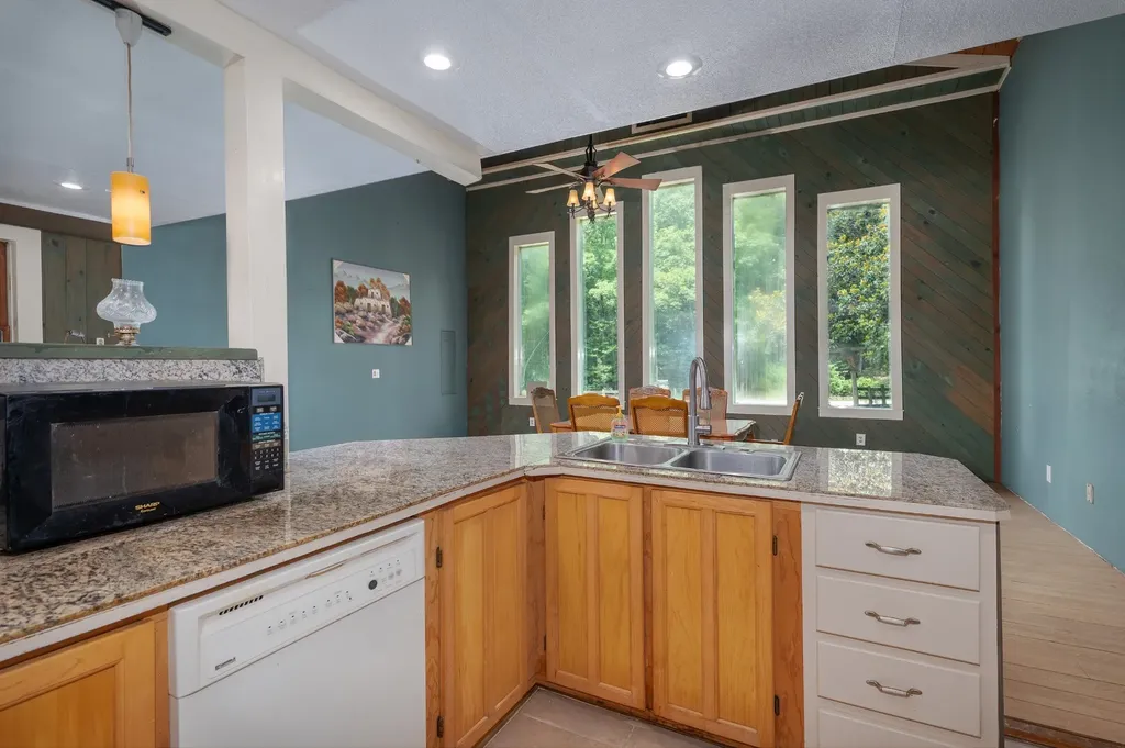 1791 Deer Creek Road Linden TN 37096