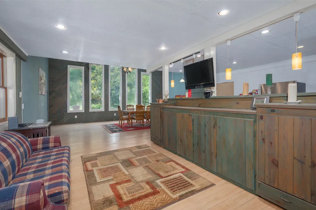 1791 Deer Creek Road Linden TN 37096