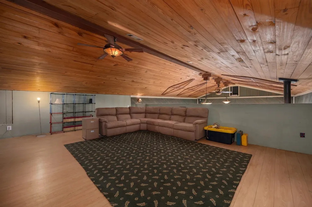 1791 Deer Creek Road Linden TN 37096