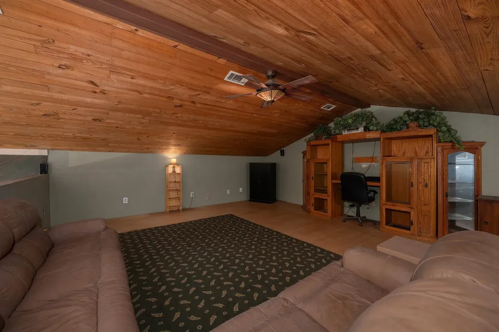 1791 Deer Creek Road Linden TN 37096