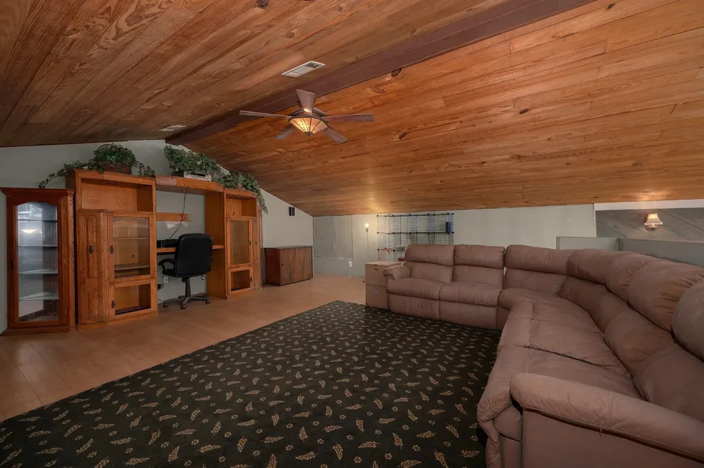 1791 Deer Creek Road Linden TN 37096