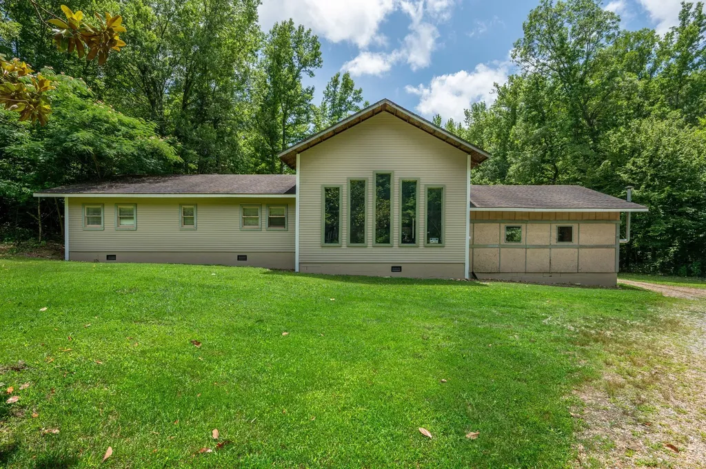 1791 Deer Creek Road Linden TN 37096