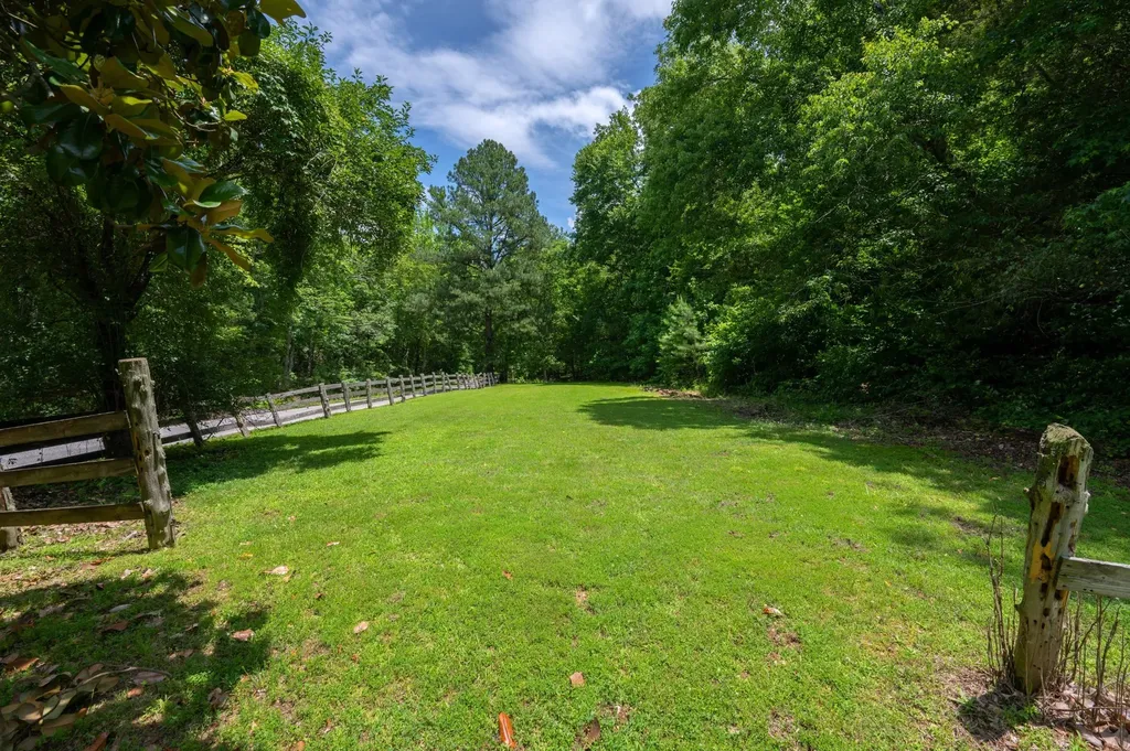 1791 Deer Creek Road Linden TN 37096