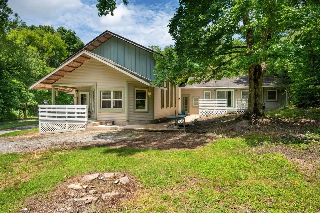 1791 Deer Creek Road Linden TN 37096