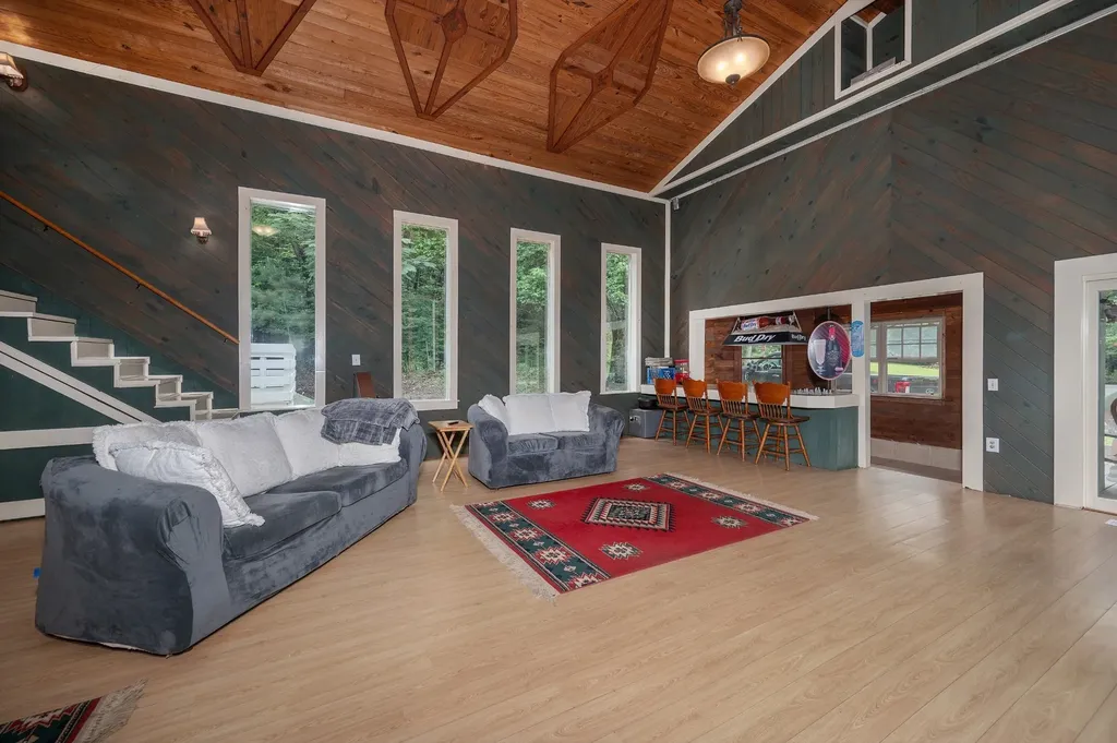 1791 Deer Creek Road Linden TN 37096