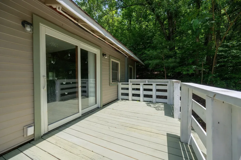 1791 Deer Creek Road Linden TN 37096