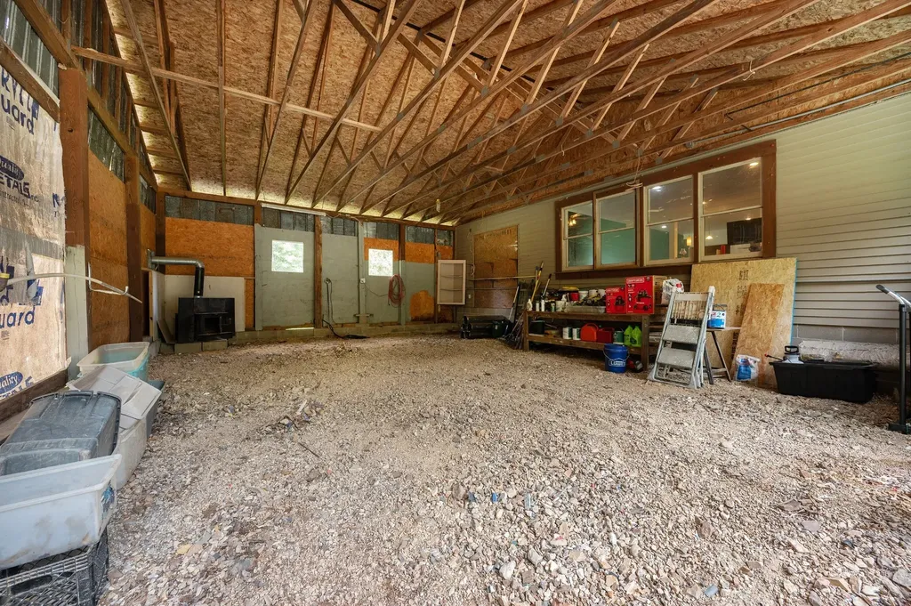 1791 Deer Creek Road Linden TN 37096