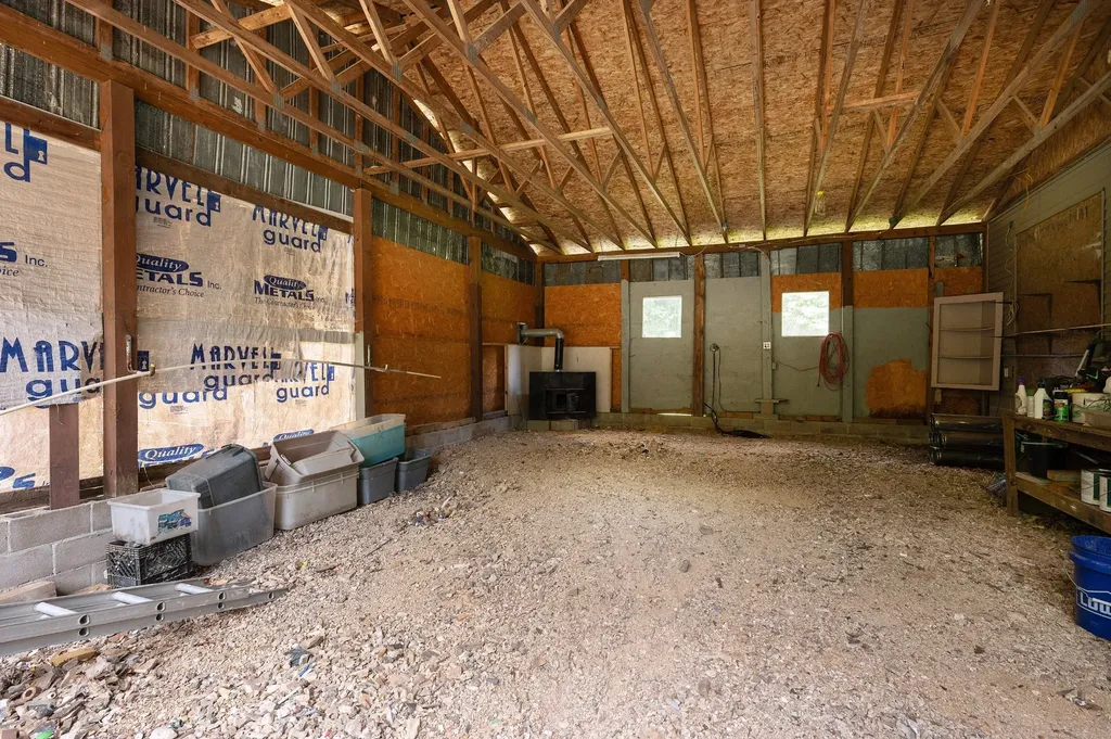 1791 Deer Creek Road Linden TN 37096