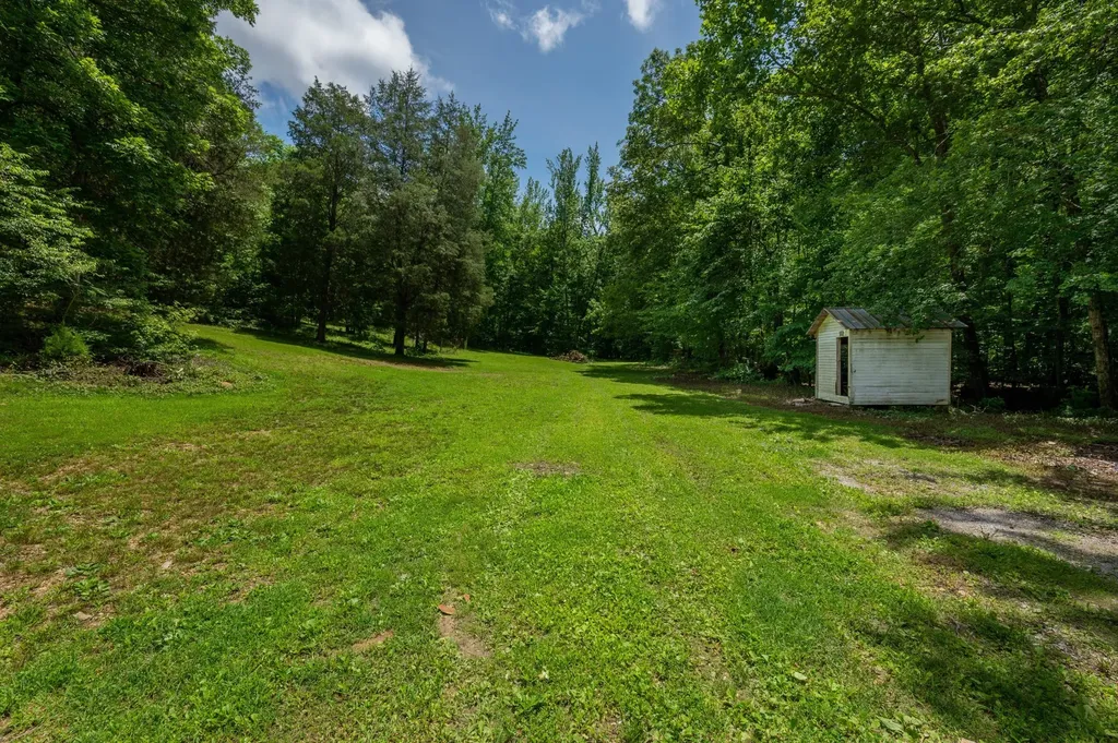 1791 Deer Creek Road Linden TN 37096