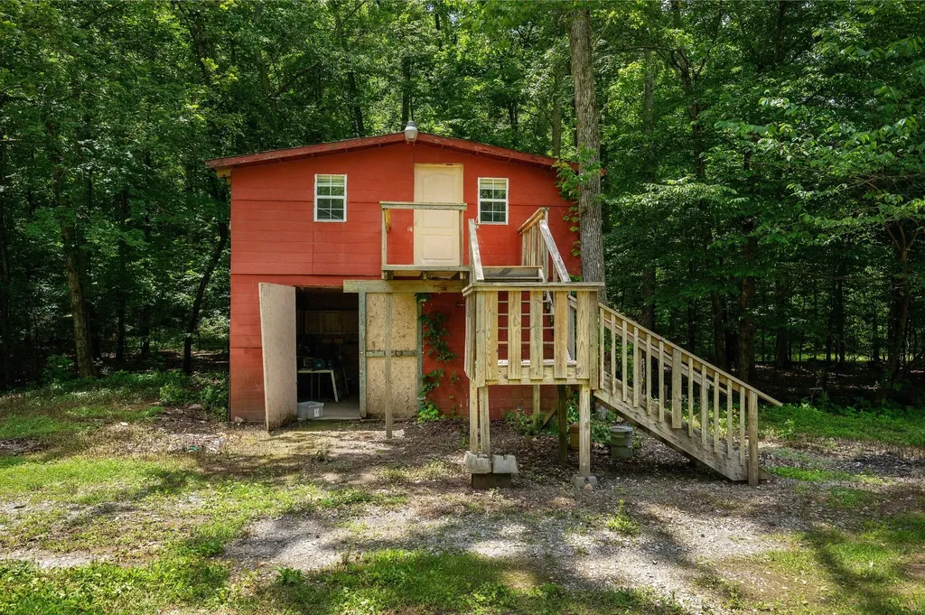 1791 Deer Creek Road Linden TN 37096