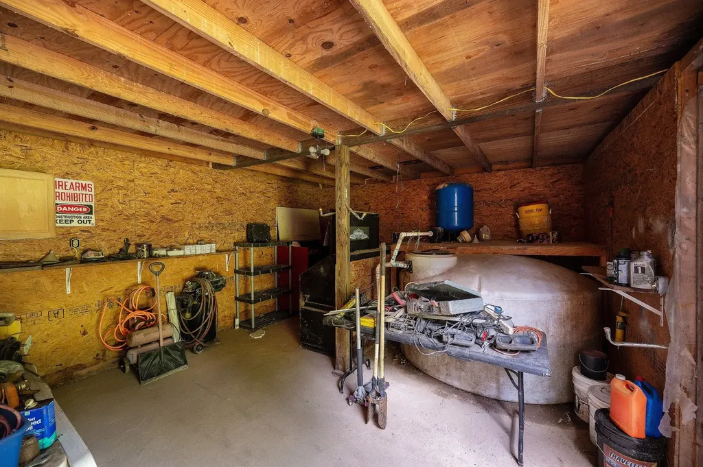 1791 Deer Creek Road Linden TN 37096