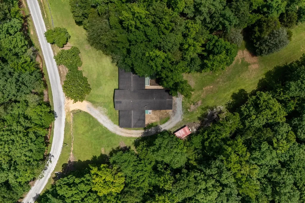 1791 Deer Creek Road Linden TN 37096