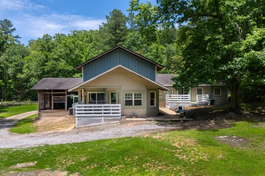1791 Deer Creek Road Linden TN 37096