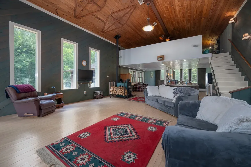 1791 Deer Creek Road Linden TN 37096