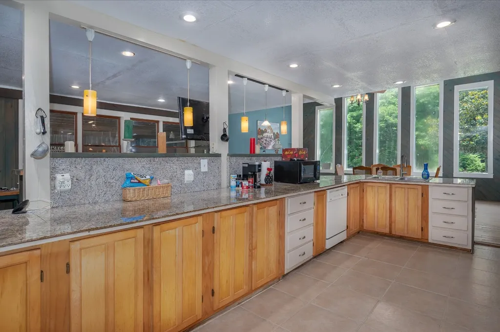 1791 Deer Creek Road Linden TN 37096