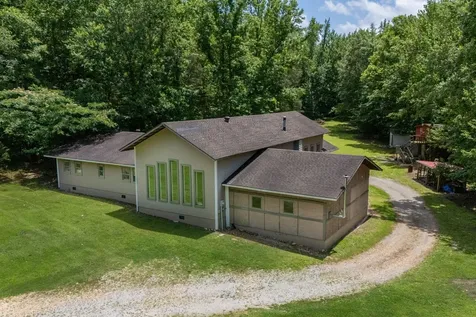 1791 Deer Creek Road Linden TN 37096