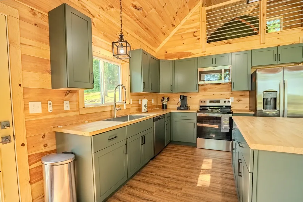 55 Kiki Cove Clifton TN 38425