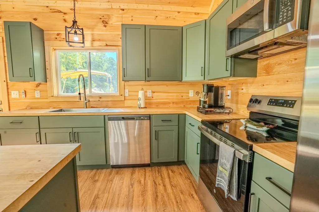 55 Kiki Cove Clifton TN 38425