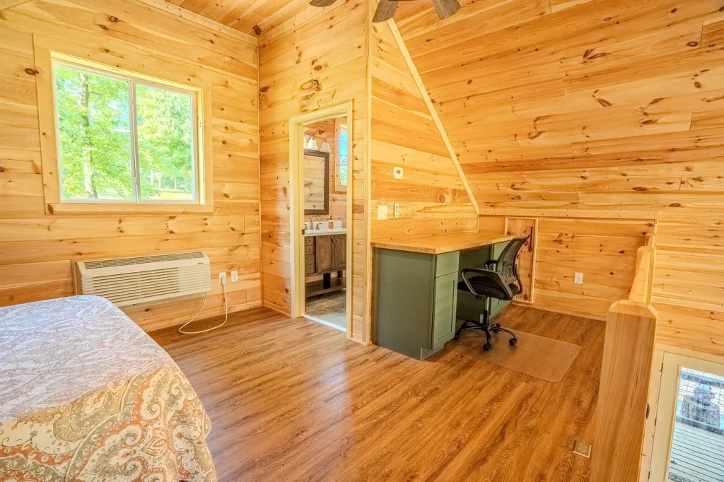 55 Kiki Cove Clifton TN 38425