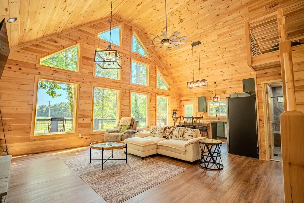 55 Kiki Cove Clifton TN 38425