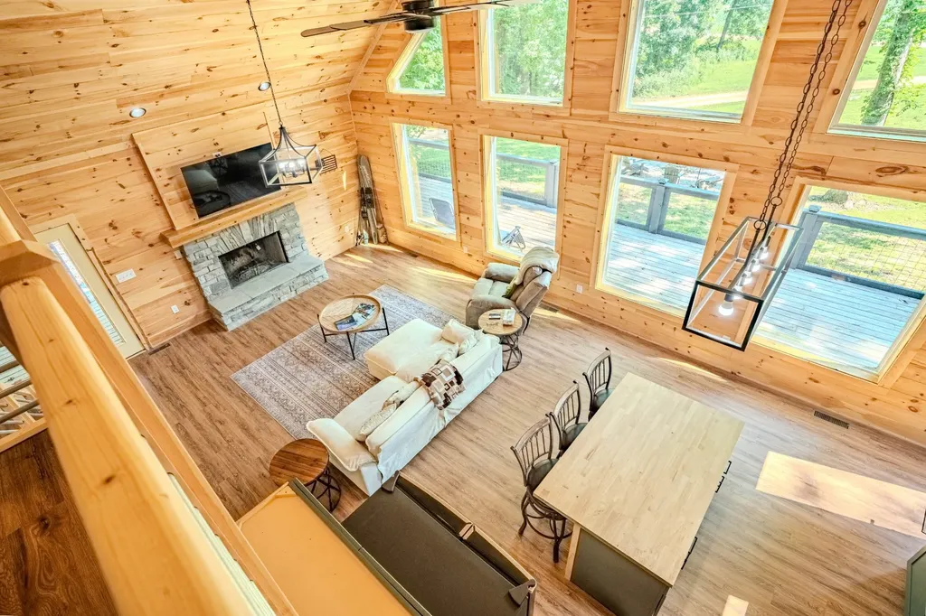 55 Kiki Cove Clifton TN 38425