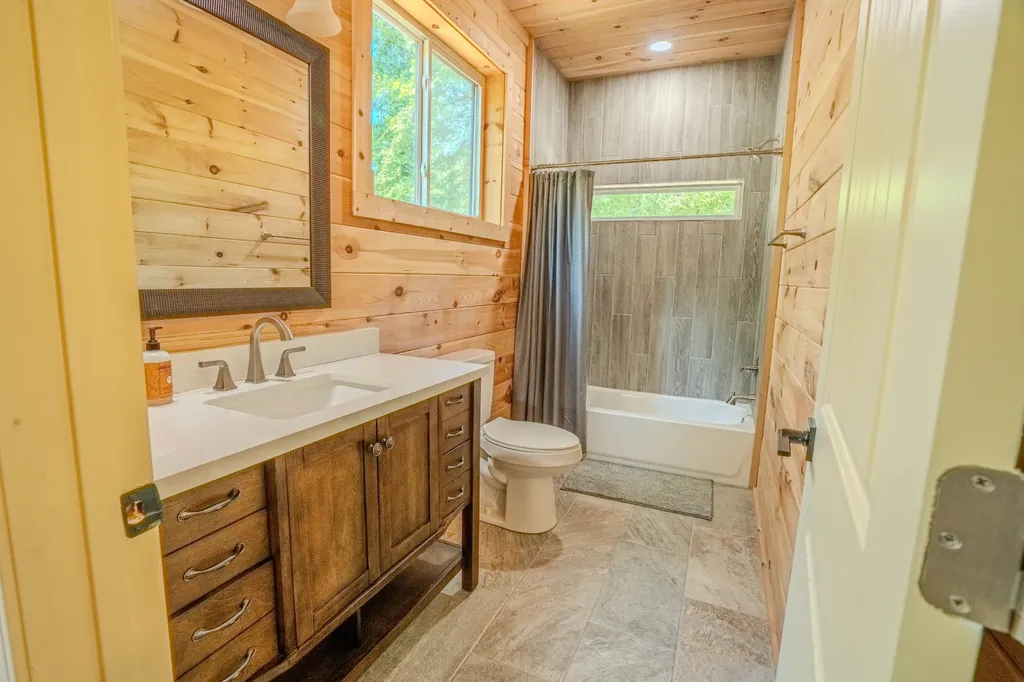 55 Kiki Cove Clifton TN 38425