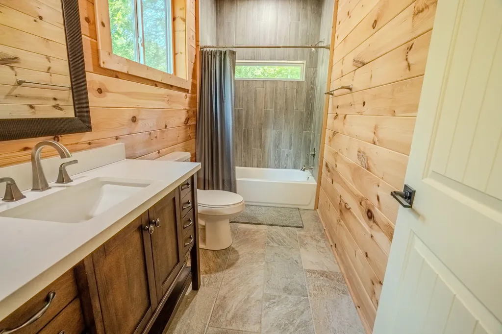 55 Kiki Cove Clifton TN 38425
