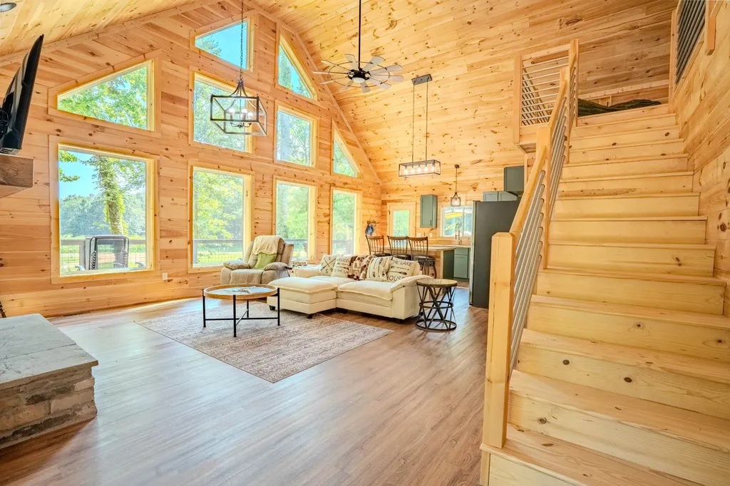 55 Kiki Cove Clifton TN 38425