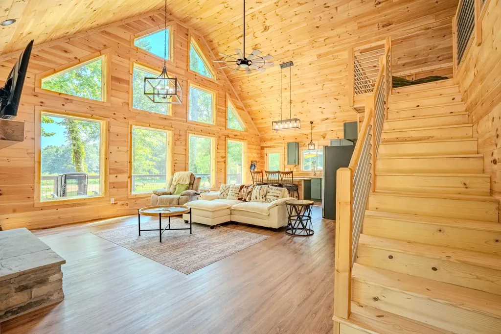 55 Kiki Cove Clifton TN 38425
