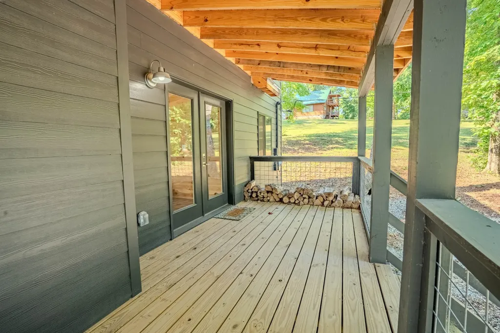 55 Kiki Cove Clifton TN 38425