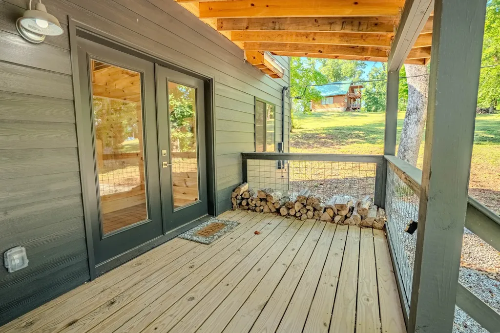 55 Kiki Cove Clifton TN 38425