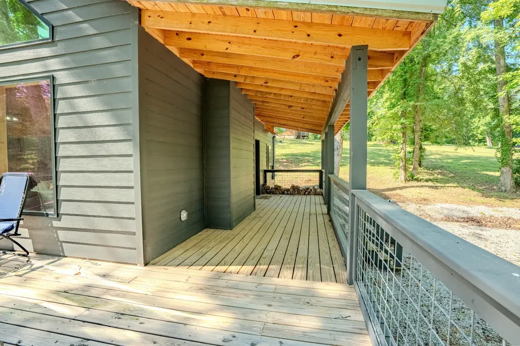 55 Kiki Cove Clifton TN 38425