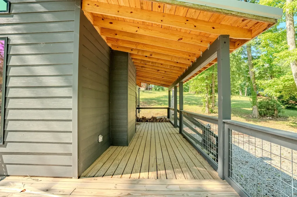 55 Kiki Cove Clifton TN 38425