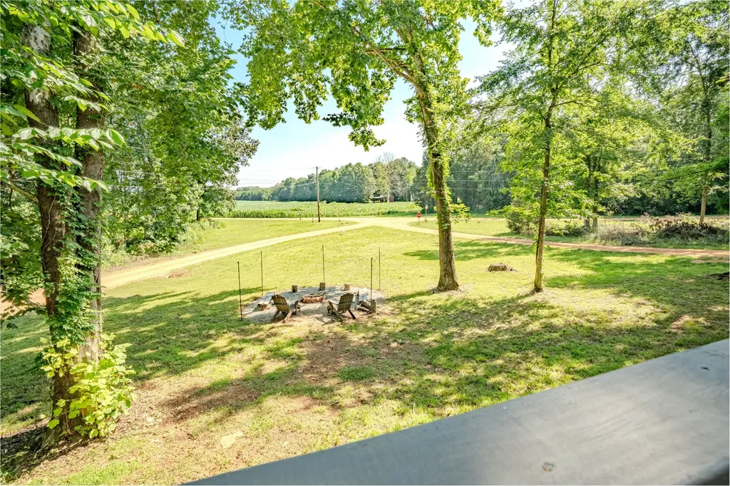 55 Kiki Cove Clifton TN 38425