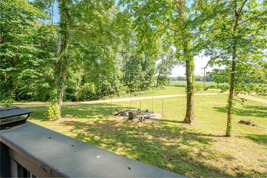 55 Kiki Cove Clifton TN 38425