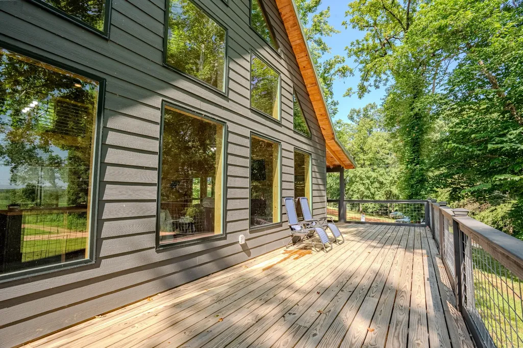 55 Kiki Cove Clifton TN 38425