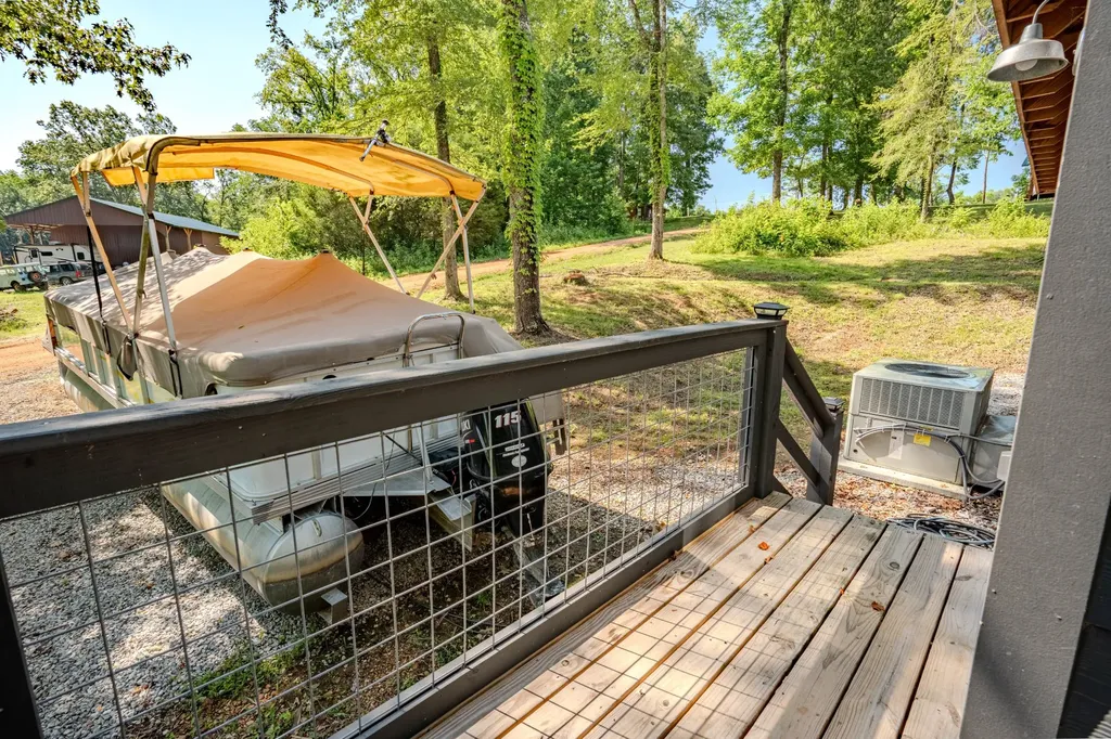 55 Kiki Cove Clifton TN 38425